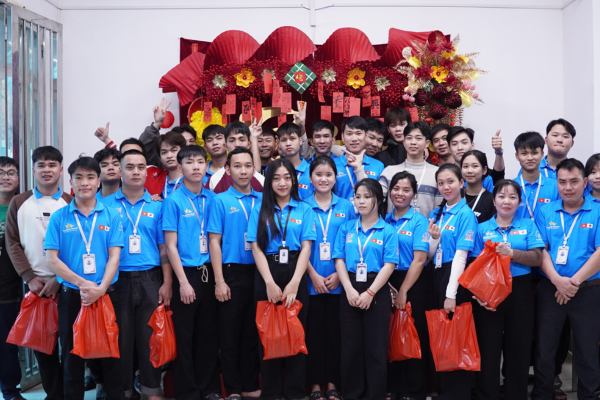 aladdin-to-chuc-cuoc-thi-goi-banh-chung