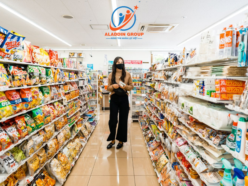 Đồ ăn vặt ở combini