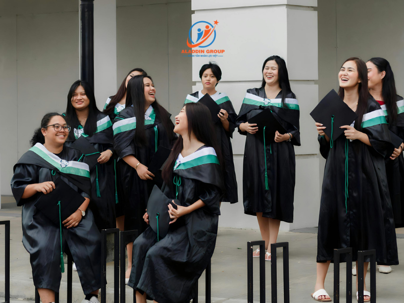 Chi phí đi lại và sinh hoạt hằng tháng