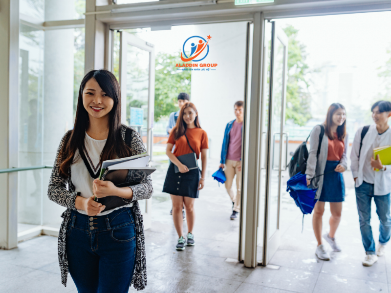 Điều kiện quốc tịch và độ tuổi